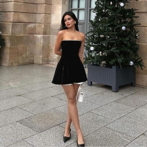 HOUSE‎ OF CB Marilla Black Velvet Strapless Dress - Picture 5 of 11